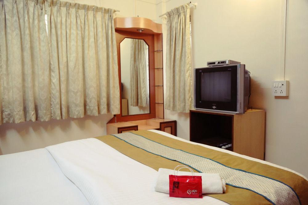 Oyo 946 Royce Studio Apartments Pune Bagian luar foto