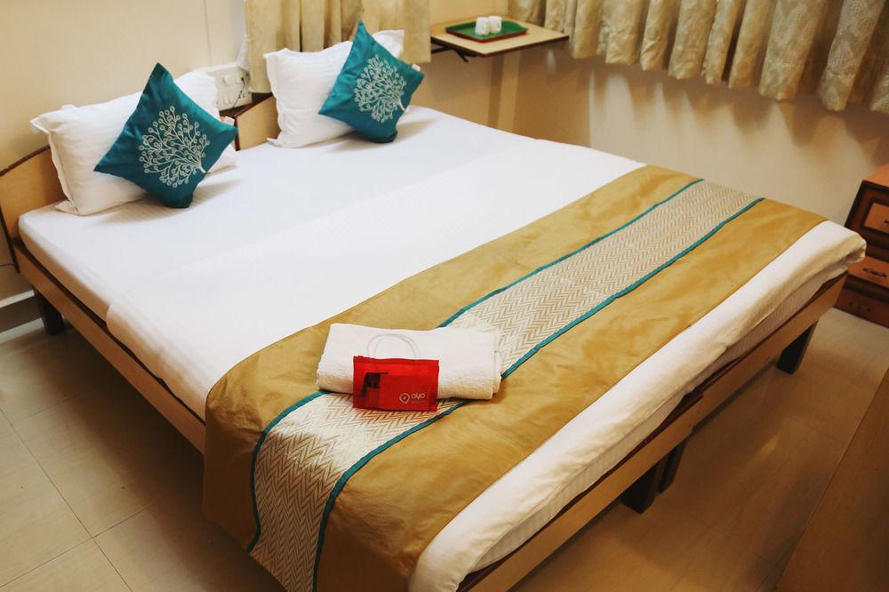 Oyo 946 Royce Studio Apartments Pune Bagian luar foto