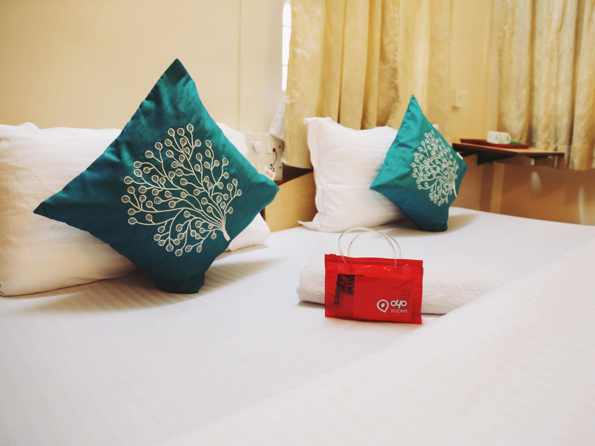 Oyo 946 Royce Studio Apartments Pune Bagian luar foto