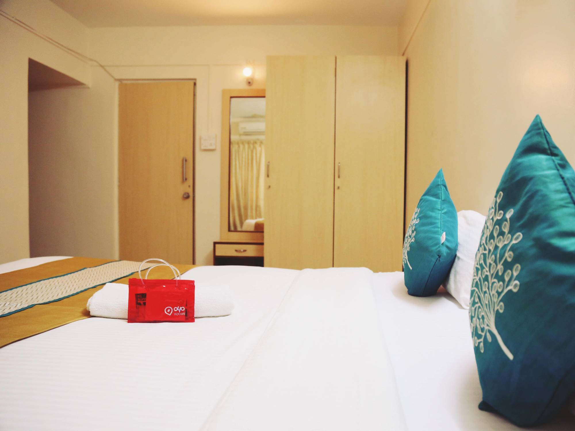 Oyo 946 Royce Studio Apartments Pune Bagian luar foto